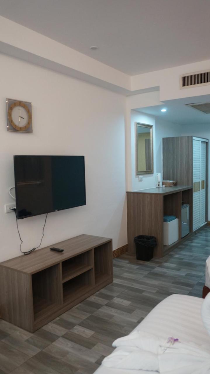 Dragon Beach Resort Jomtien Pattaya Bagian luar foto