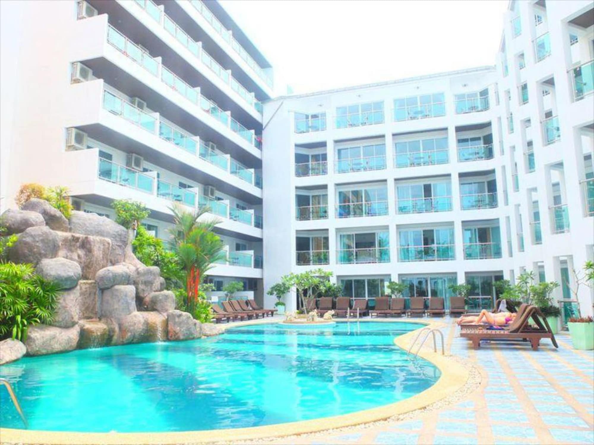 Dragon Beach Resort Jomtien Pattaya Bagian luar foto